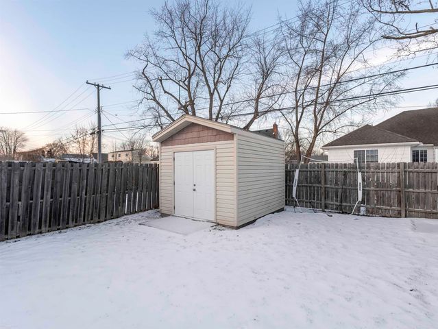 22631 Ridgeway Street, St Clair Shores, MI 48080
