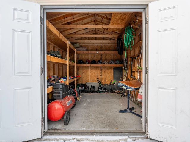 22631 Ridgeway Street, St Clair Shores, MI 48080