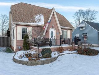 22631 Ridgeway Street, St Clair Shores, MI 48080