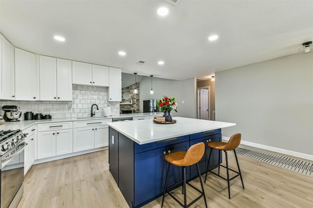 9039 Kirkland Drive, Houston, TX 77089