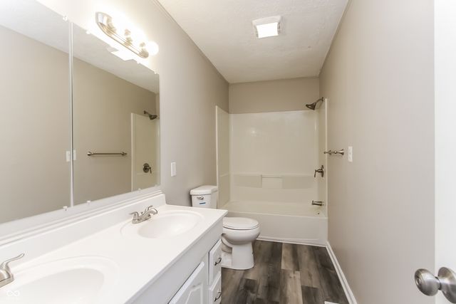 6820 Inverness Way, Indianapolis, IN 46237