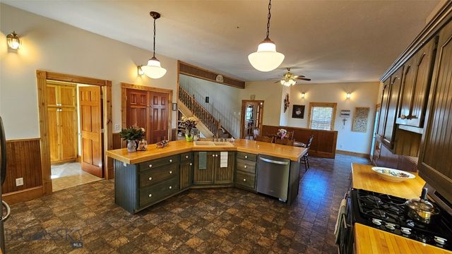 6310 W Dry Creek Road, Manhattan, MT 59741
