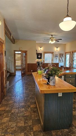 6310 W Dry Creek Road, Manhattan, MT 59741