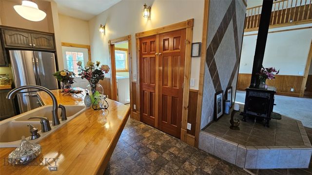6310 W Dry Creek Road, Manhattan, MT 59741