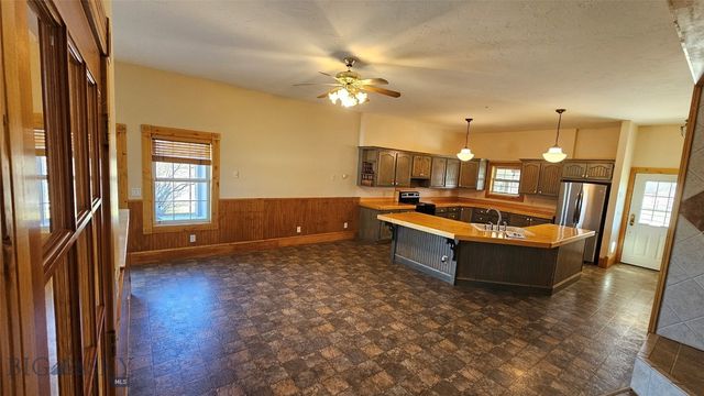 6310 W Dry Creek Road, Manhattan, MT 59741