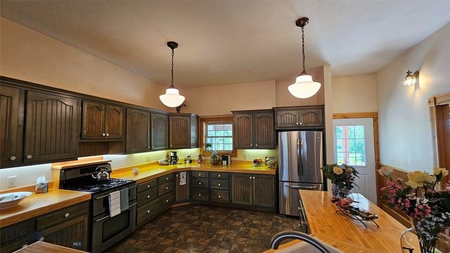 6310 W Dry Creek Road, Manhattan, MT 59741