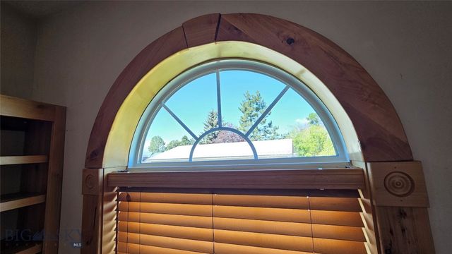 6310 W Dry Creek Road, Manhattan, MT 59741