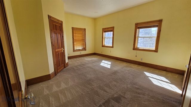 6310 W Dry Creek Road, Manhattan, MT 59741