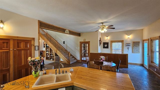 6310 W Dry Creek Road, Manhattan, MT 59741