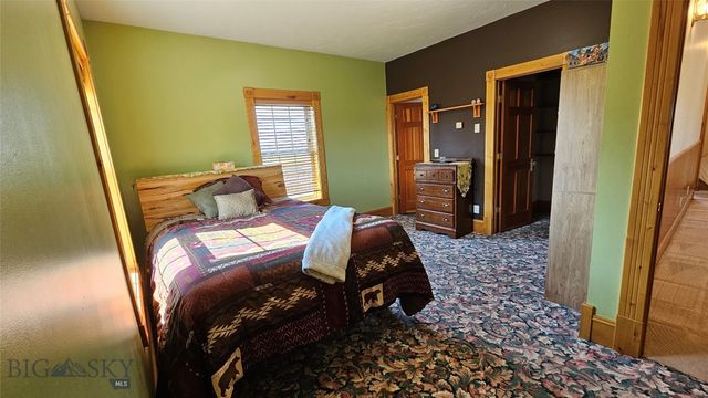 6310 W Dry Creek Road, Manhattan, MT 59741