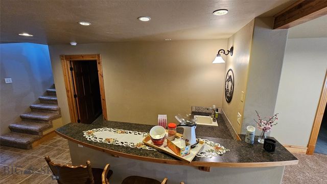 6310 W Dry Creek Road, Manhattan, MT 59741