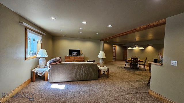 6310 W Dry Creek Road, Manhattan, MT 59741