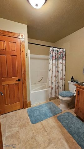 6310 W Dry Creek Road, Manhattan, MT 59741