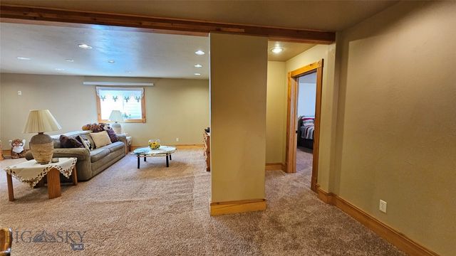 6310 W Dry Creek Road, Manhattan, MT 59741