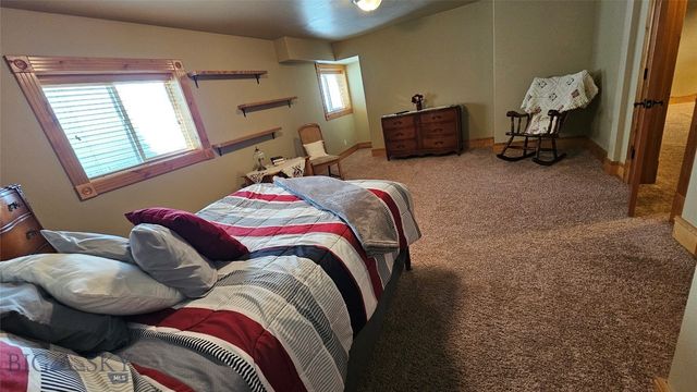 6310 W Dry Creek Road, Manhattan, MT 59741