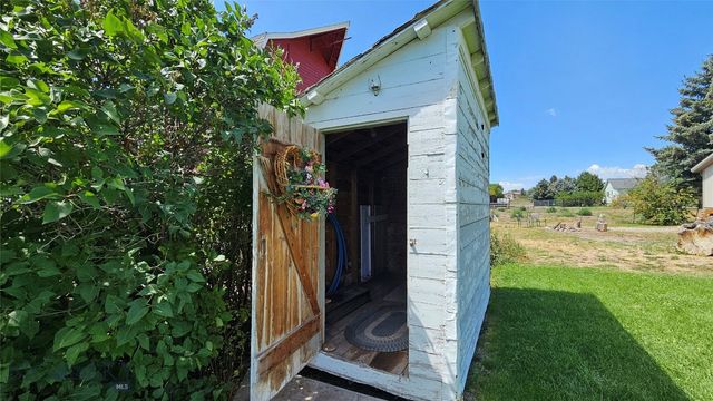 6310 W Dry Creek Road, Manhattan, MT 59741