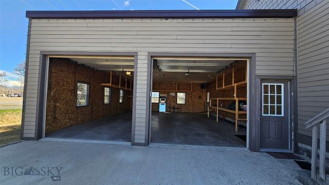 6310 W Dry Creek Road, Manhattan, MT 59741