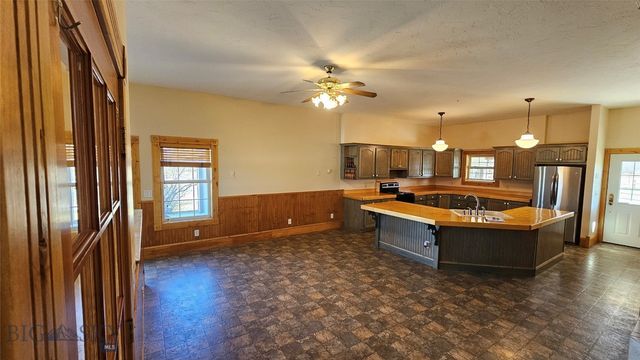 6310 W Dry Creek Road, Manhattan, MT 59741