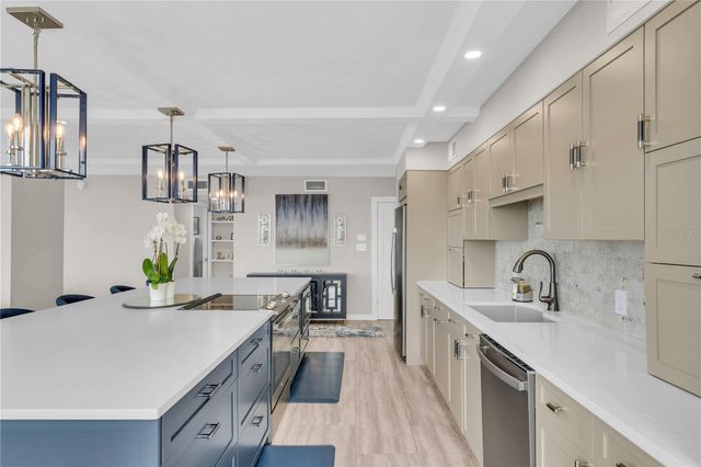 707 S GULFSTREAM AVENUE 807, Sarasota, FL 34236