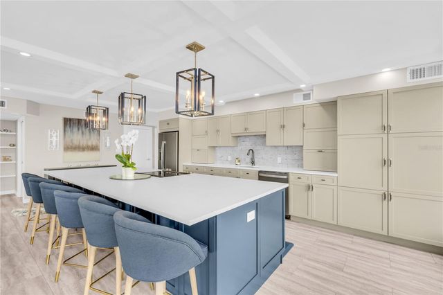 707 S GULFSTREAM AVENUE 807, Sarasota, FL 34236