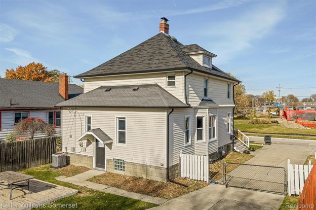 22816 Ridgeway Street, St. Clair Shores, MI 48080