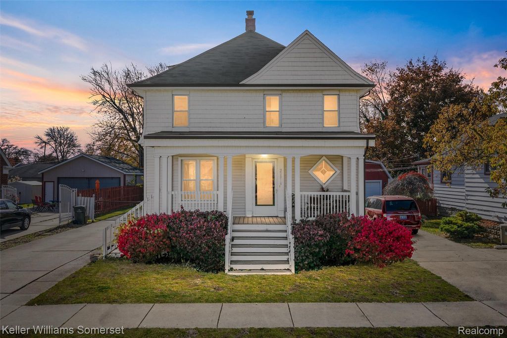 22816 Ridgeway Street, St. Clair Shores, MI 48080