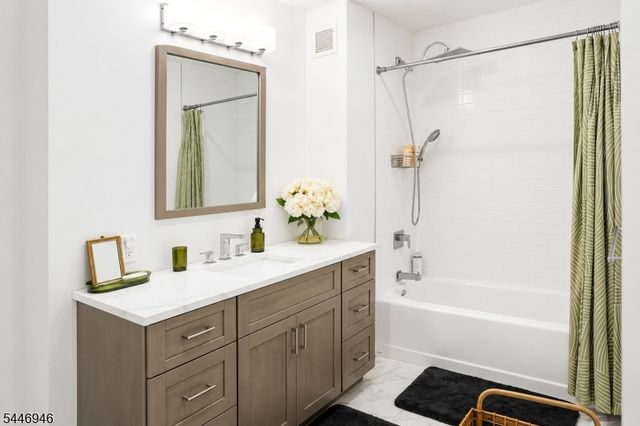 1 Carriage City Plz 1122, Rahway City, NJ 07065
