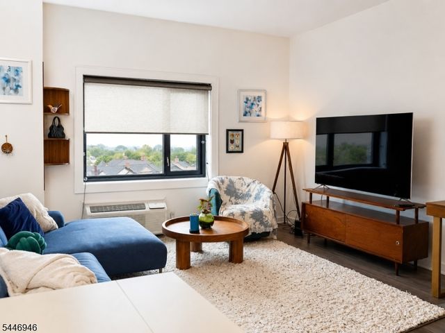 1 Carriage City Plz 1122, Rahway City, NJ 07065