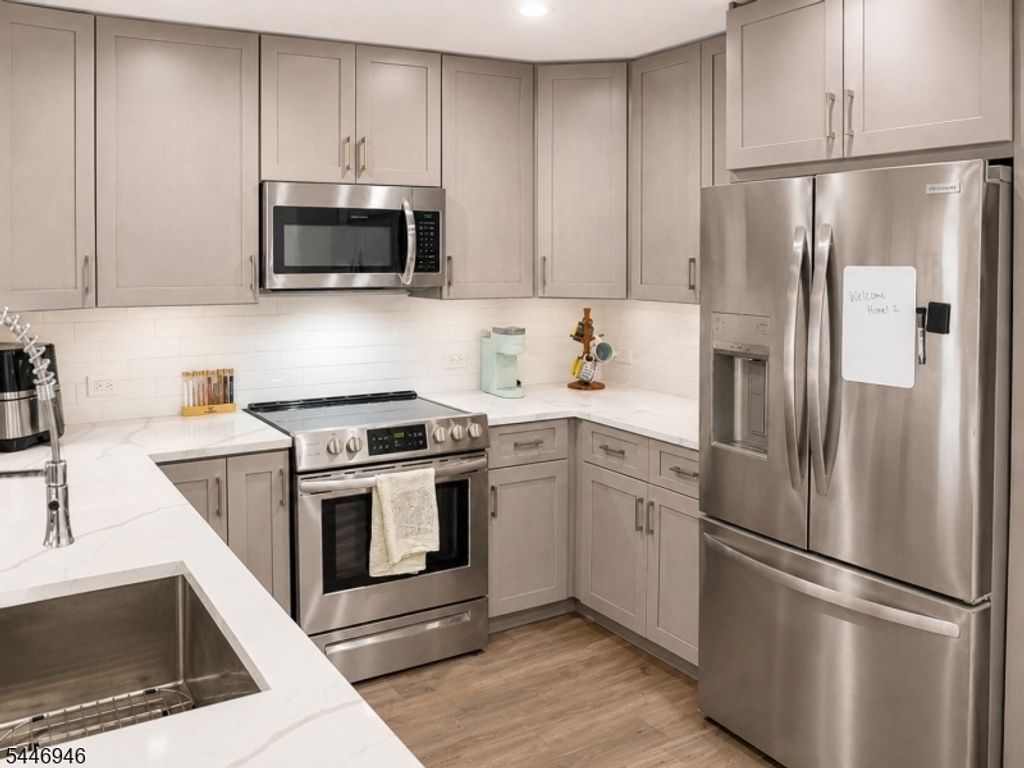 1 Carriage City Plz 1122, Rahway City, NJ 07065