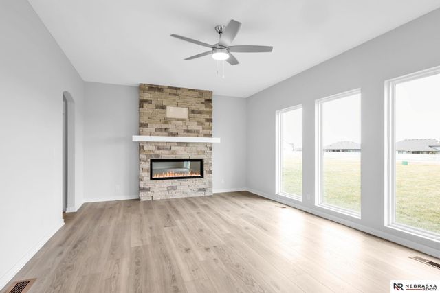 4514 S 215th Avenue, Elkhorn, NE 68022