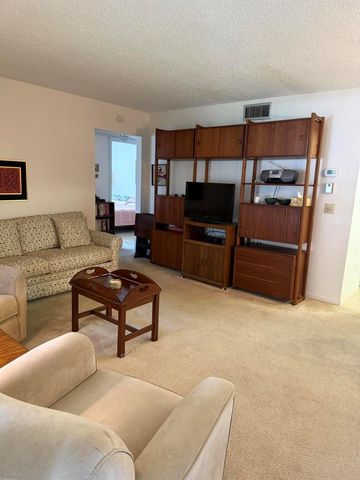 422 Pine Glen Lane A-1, Greenacres, FL 33463