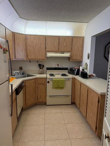 422 Pine Glen Lane A-1, Greenacres, FL 33463