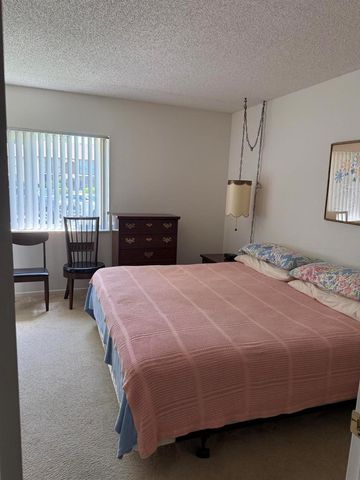 422 Pine Glen Lane A-1, Greenacres, FL 33463