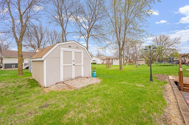 1840 Red Leaf Court, Windom, MN 56101