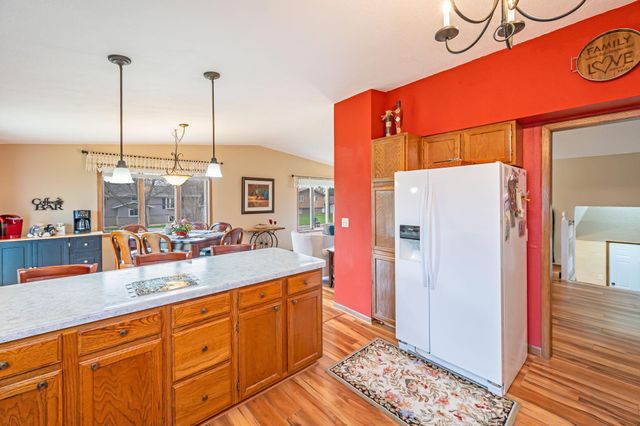 1840 Red Leaf Court, Windom, MN 56101