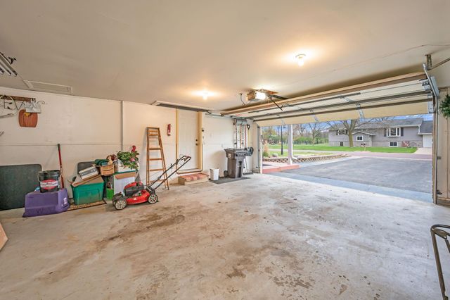 1840 Red Leaf Court, Windom, MN 56101