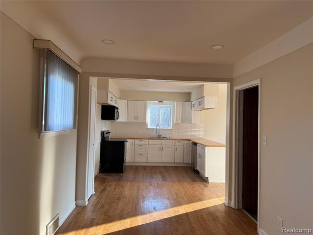 6326 Lathers Street, Garden City, MI 48135