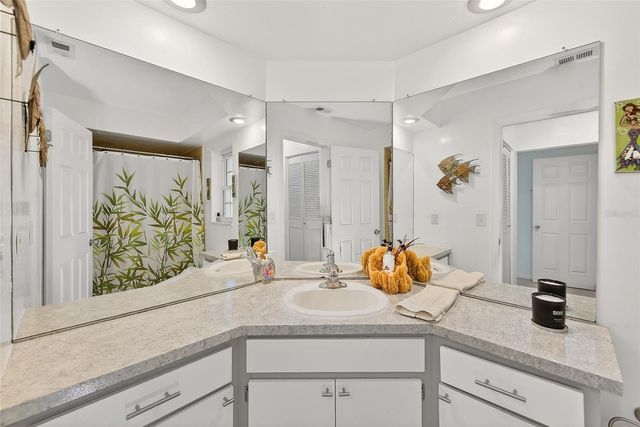 38 COUNTRY CLUB DRIVE 38, Largo, FL 33771