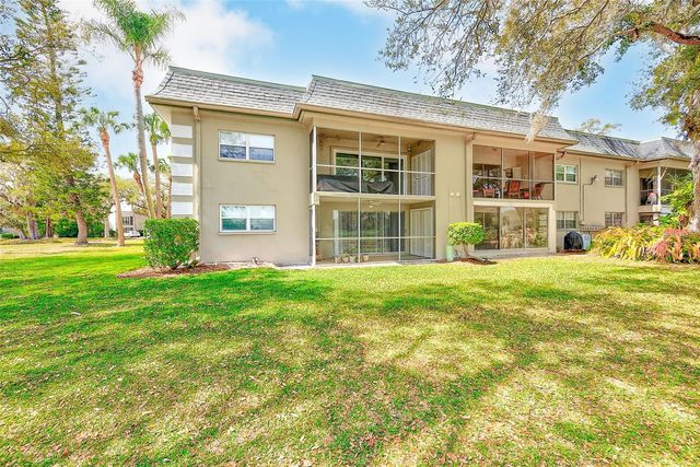 38 COUNTRY CLUB DRIVE 38, Largo, FL 33771