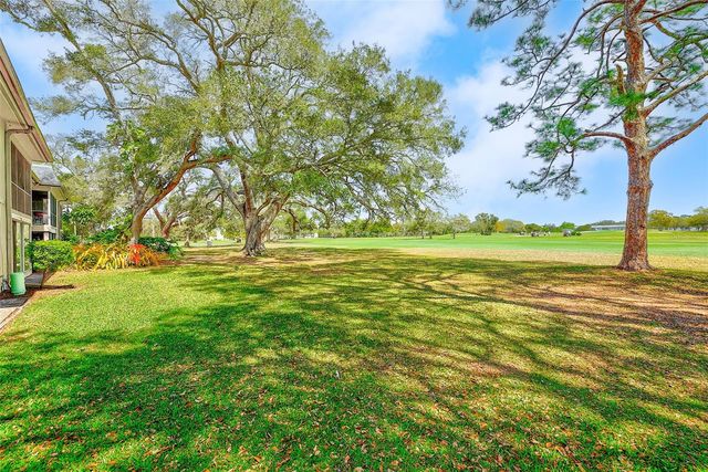 38 COUNTRY CLUB DRIVE 38, Largo, FL 33771