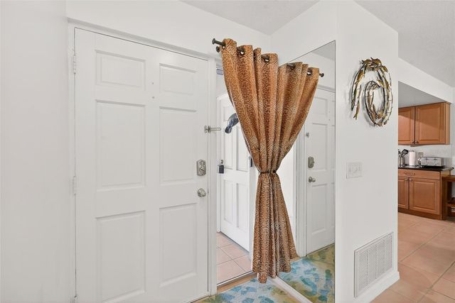 38 COUNTRY CLUB DRIVE 38, Largo, FL 33771