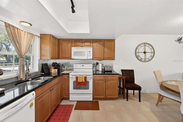 38 COUNTRY CLUB DRIVE 38, Largo, FL 33771