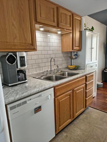 2714 Birchcrest Drive SE, Grand Rapids, MI 49506