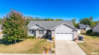 22 Ashwood Lane, Pekin, IL 61554