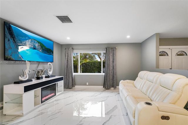 2631 NW 84th Ave, Coral Springs, FL 33065