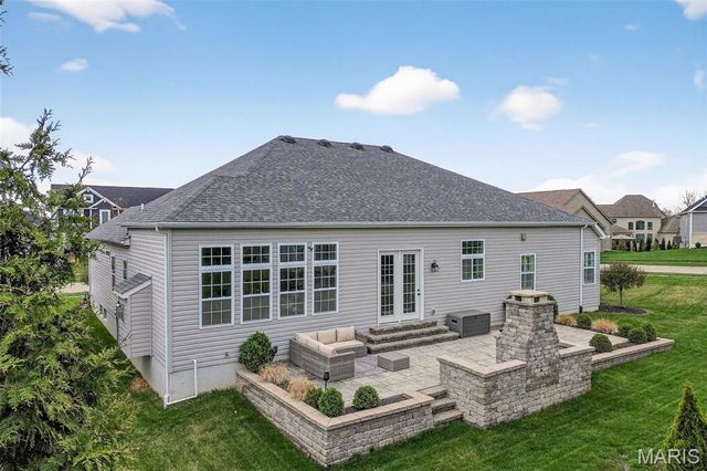 101 Far Meadow Drive, Lake St Louis, MO 63367