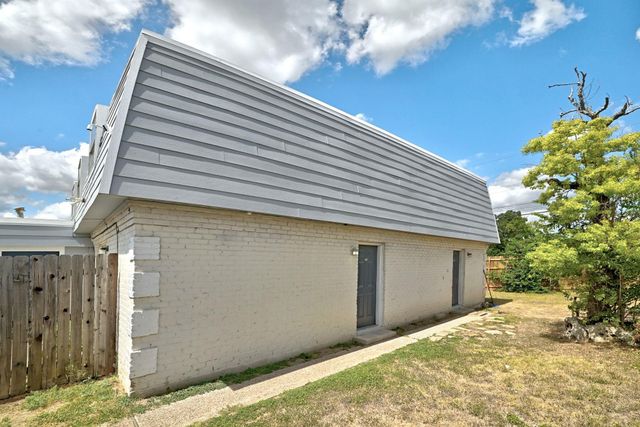 2208 Mission Hill CIR 103, Austin, TX 78741