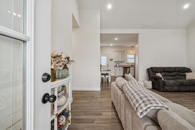 1159 Oak Grove Rd, Dickson, TN 37055