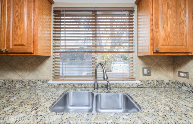 418 Lakebend Place, Brandon, MS 39042