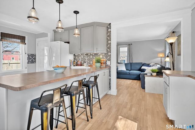 8 Gargan Place, Simsbury, CT 06070